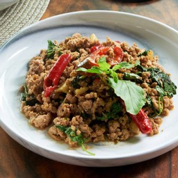 ผัดกะเพราไก่ หรือ หมู / กุ้ง / เนื้อออสเตรเลีย