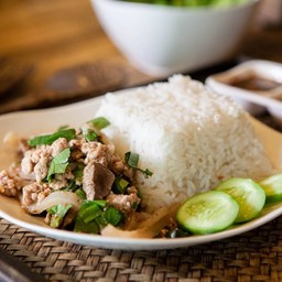 ข้าวลาบเนื้อ