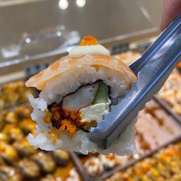 โรลแซลมอนสดครีมชีส(อิคุระมายองเนส)