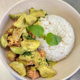 แกงเขียวหวานไก่กรอบราดข้าว