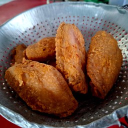 ปีกกลางทอด 3 ชิ้น + น้ำจิ้มแจ่ว