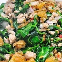 ผัดไข่หมูสับใบตำลึงราดข้าว