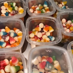 เยลลี่ปีโป้กรอบสอดไส้ผลไม้ 100 กรัม l Crispy Jelly Pipo with Fruit Filling 100 grams