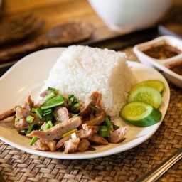 ข้าวน้ำตกหมู