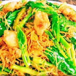 เส้นหมี่ผัดซีอิ๋วหมู