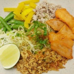 เฮงฮวด ก๋วยเตี๋ยวสุโขทัย(หมูแดงย่าง)