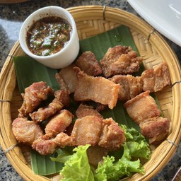 หมูสามชั้นทอดน้ำปลา