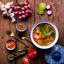 Set 2  :   แกงรัญจวนหมู  /น้ำพริกขี้กา  /บรอกโคลี่ผัดกุ้งสด  /บัวลอยเผือก  /กล้วยบวชชี