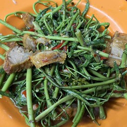 ผัดผักกระเฉคไฟแดง(เป็นกับข้าวนะค่ะ)