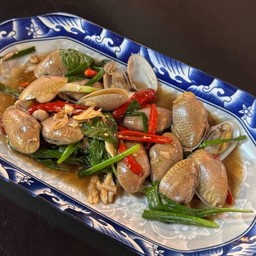 C13.หอยลายผัดโหระพา