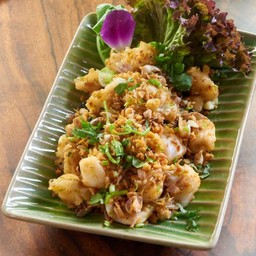 ปลาหมึกทอดกระเทียม