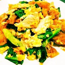 เส้นใหญ่ผัดซีอิ๋วหมู