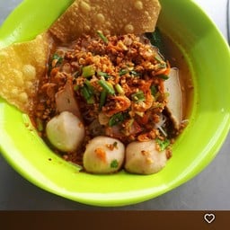 นายตูน ก๋วยเตี๋ยวหมูต้มยำ เย็นตาโฟ เทศบาลเจ้าพระยาสุรศักดิ์