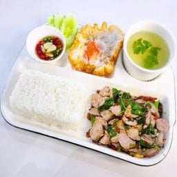 #23 กะเพราลูกชิ้นเนื้อโกเด้ง ข้าวหอมมะลิไดโนเสาร์ (เซ็ตเบนโตะ)