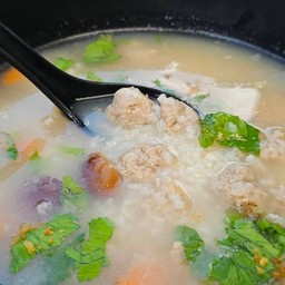 ข้าวต้มจมูกข้าวทรงเครื่อง