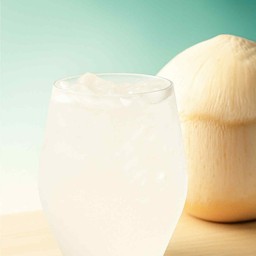 Fresh Coconut Water (น้ำมะพร้าวสด)