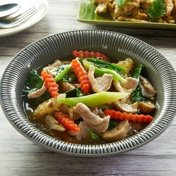 ก๋วยเตี๋ยวราดหน้าหมู / กุ้ง / เนื้อ