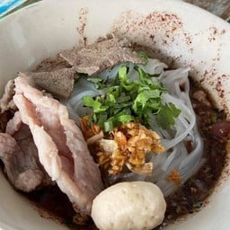 ป.ประทีป ก๋วยเตี๋ยวเรืออยุธยา บ้านเกาะ-สุรนารีวิลล์