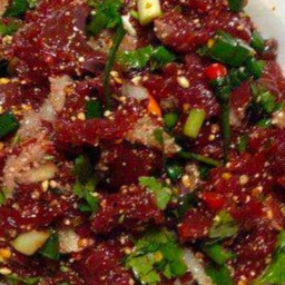 ลาบเนื้อดิบ   สุข