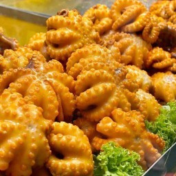 หมึกย่าง ริมบ่อ