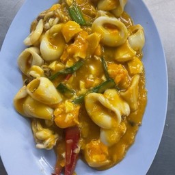 ปลาหมึกผัดไข่เค็ม