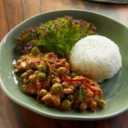 ข้าวกับพะแนงหมู หรือ ไก่ / เนื้อ