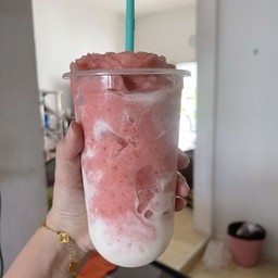 สตอเบอร์รี่โยเกิร์ต