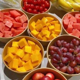 หวานฉ่ำ-ผลไม้สด ปอกพร้อมทาน