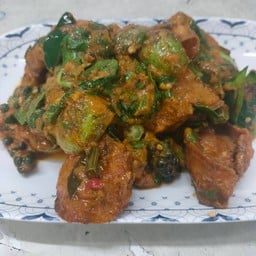 ผัดเผ็ดปลากระพง