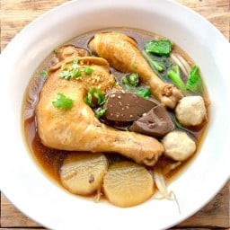 ก๋วยเตี๋ยวไก่คุณยาย & อาหารตามสั่ง-ก๋วยเตี๋ยวหมูตุ๋น ก๋วยเตี๋ยวไก่คุณยาย ซ.เพชรเกษม 81