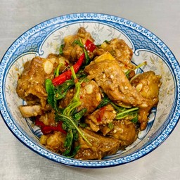 กระเพราซี่โครงอ่อนหมูตุ๋น(กับข้าว)