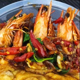 ข้าวกะเพรากุ้ง