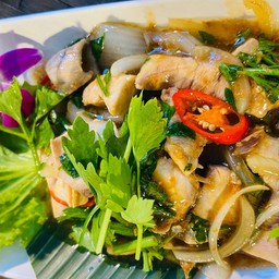 ปลาช่อนทะเลผัดขึ้นฉ่าย