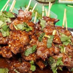 หมูย่าง ไส้ย่าง หมูปิ้งโบราณ น้ำตก กับข้าวเมืองๆ หนองบัว เชียงราย