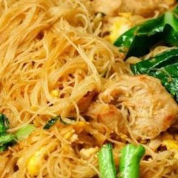 เส้นหมี่ผัดซิอิ๊วหมู