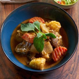 แกงมัสมั่นไก่ หรือ เนื้อ