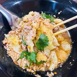 ก๋วยเตี๋ยวต้มยําโบราณ ขนมจีน ผัดกระเพรา By สาขา2