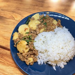 ข้าวกะเพราเต้าหู้หมูสับ