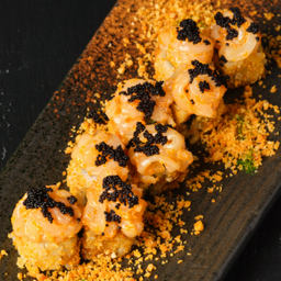 CRISPY & SPICY SEAFOOD URAMAKI ROLL