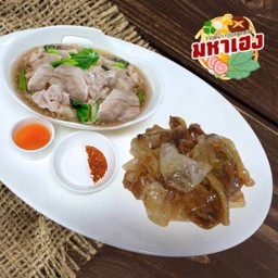 #102 ราดหน้าหมูหมักอิ่มจุก เส้นใหญ่