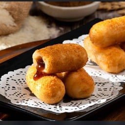 ข้าวเหนียวทอดไส้ร้ำตาลทรายเเดง