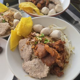 บะหมี่แห้งต้มยำ+หมูทอด