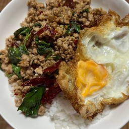 ข้าวกระเพราพริกแห้ง