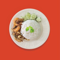 [อร่อยซ่ากับโค้ก] ข้าวกะเพราทะเล +  โค้ก ออริจินัล (กระป๋อง) 