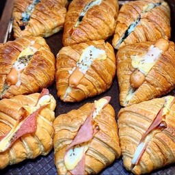 ครัวซองต์ ไส้กรอก ชีส