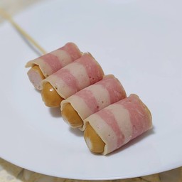 ไส้กรอกหนังกรอบพันเบคอน