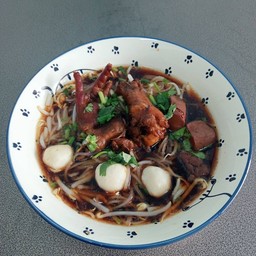 ก๋วยเตี๋ยวไก่ตุ๋น