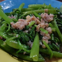 ผัดผักบุ้งหมูสับ