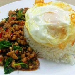 กะเพราหมูสับ+ไข่ดาว