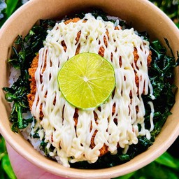 ข้าวหน้าไก่กรอบซอสมะนาว